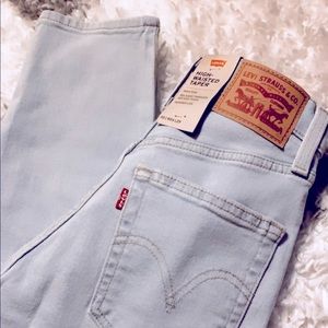 🚫SOLD▪️LEVI’S TAPERED HIGH WASIT JEANS